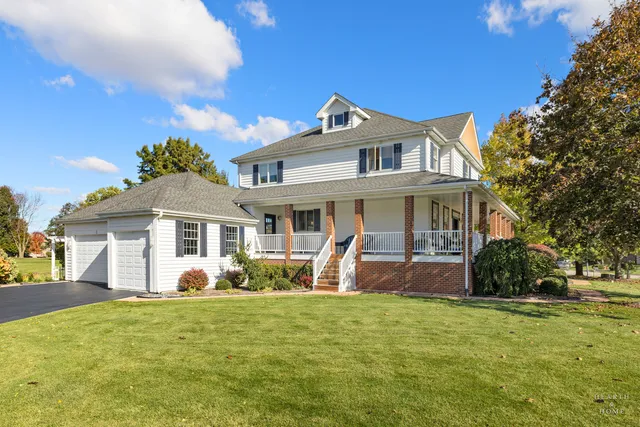 $635,000 | 1 Calais Court, Oakwood Hills, IL 60013
