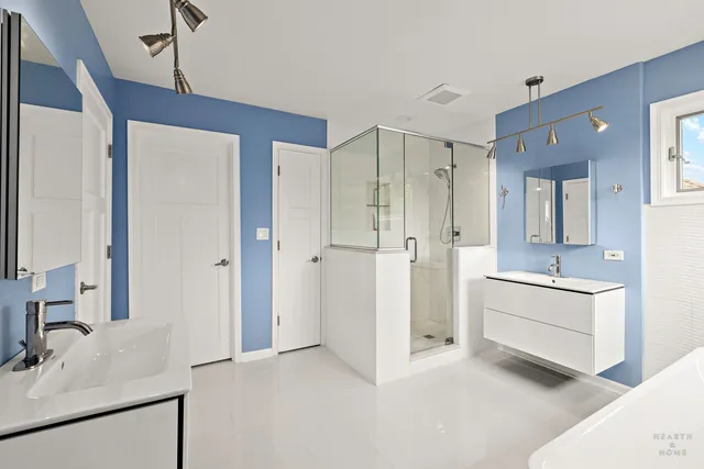 $635,000 | 1 Calais Court, Oakwood Hills, IL 60013