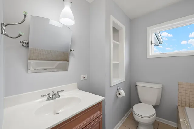 $635,000 | 1 Calais Court, Oakwood Hills, IL 60013