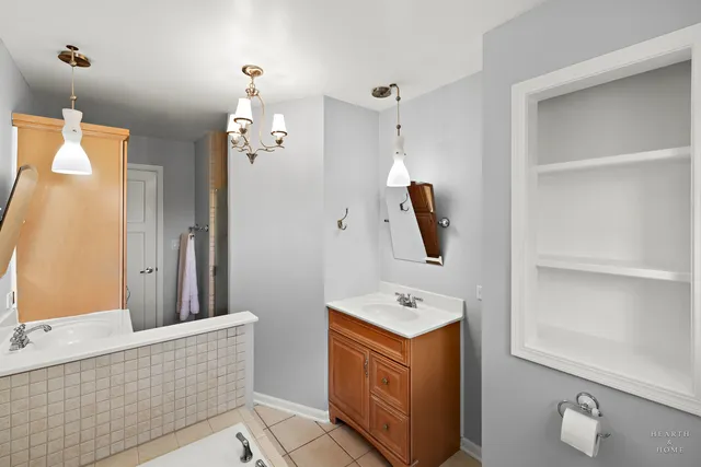 $635,000 | 1 Calais Court, Oakwood Hills, IL 60013