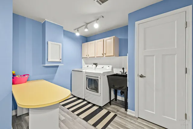 $635,000 | 1 Calais Court, Oakwood Hills, IL 60013