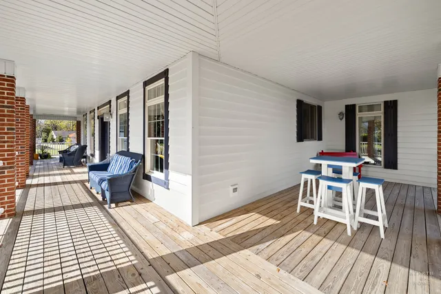 $635,000 | 1 Calais Court, Oakwood Hills, IL 60013