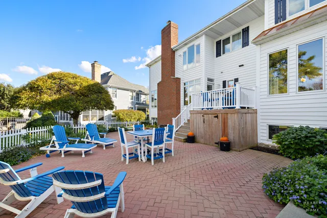 $635,000 | 1 Calais Court, Oakwood Hills, IL 60013