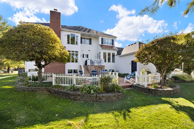 $635,000 | 1 Calais Court, Oakwood Hills, IL 60013