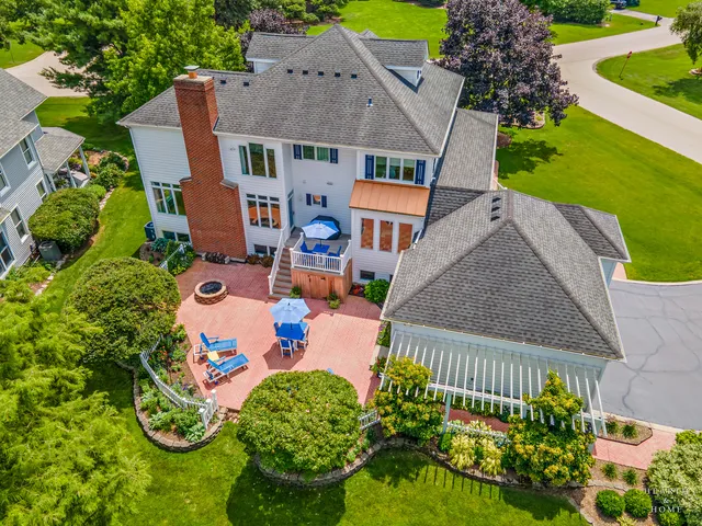 $635,000 | 1 Calais Court, Oakwood Hills, IL 60013