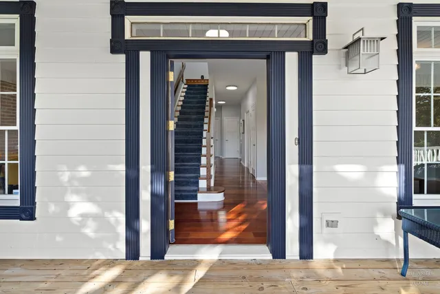 $635,000 | 1 Calais Court, Oakwood Hills, IL 60013