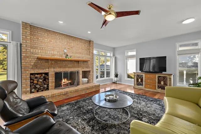 $635,000 | 1 Calais Court, Oakwood Hills, IL 60013