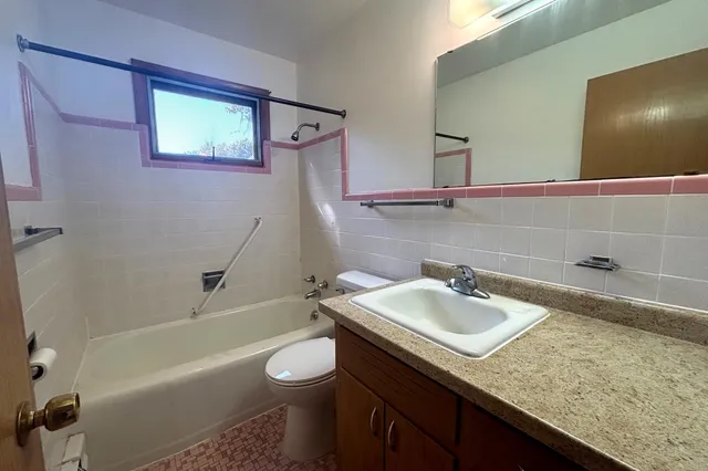 $1,400 | 2414 Fremont Avenue, Madison, WI 53704