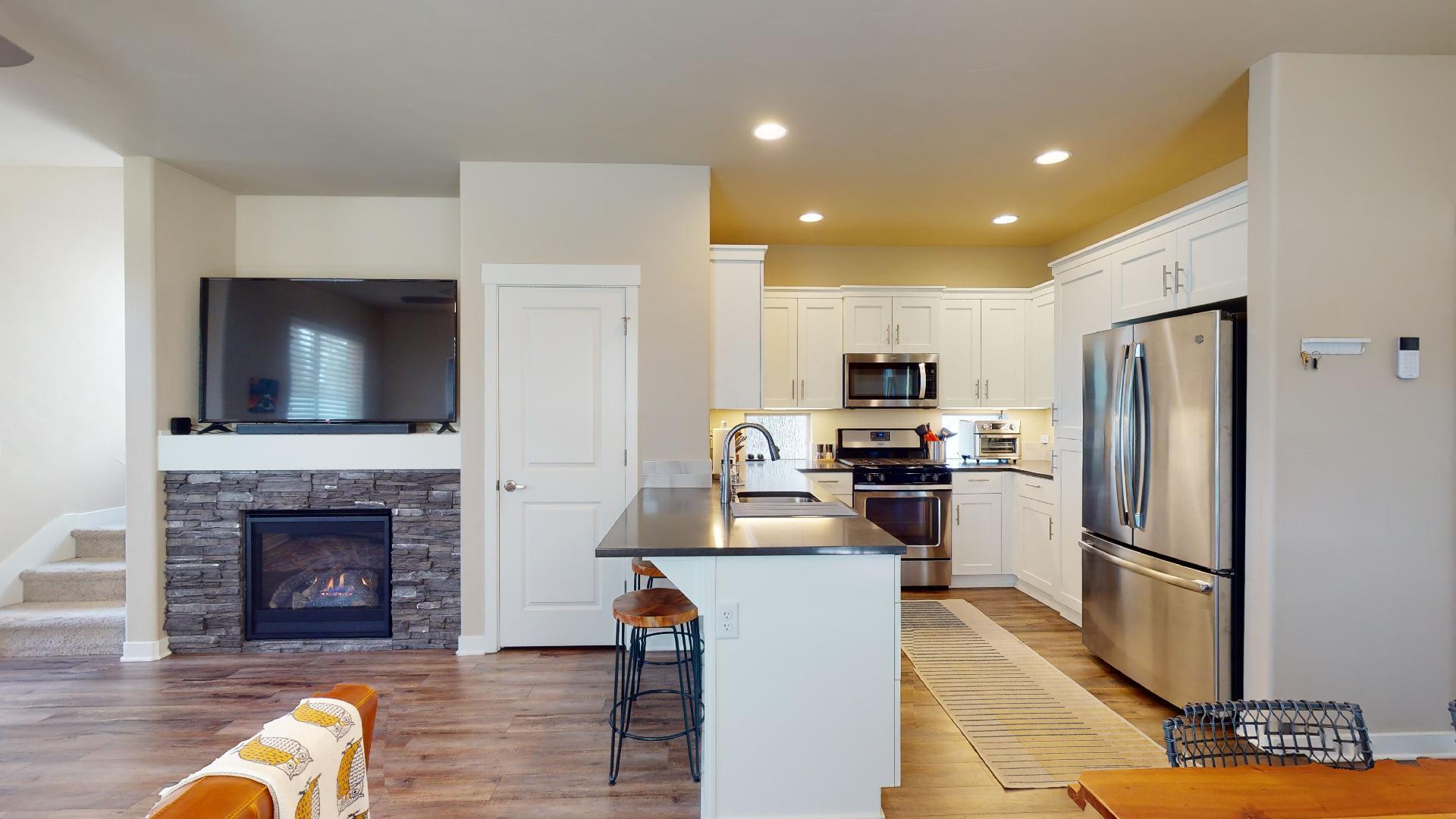 20892 Sotra Loop Bend, OR 97702 - Photo 4 of 26 20892-SE-Sotra-Loop-05202023_103509