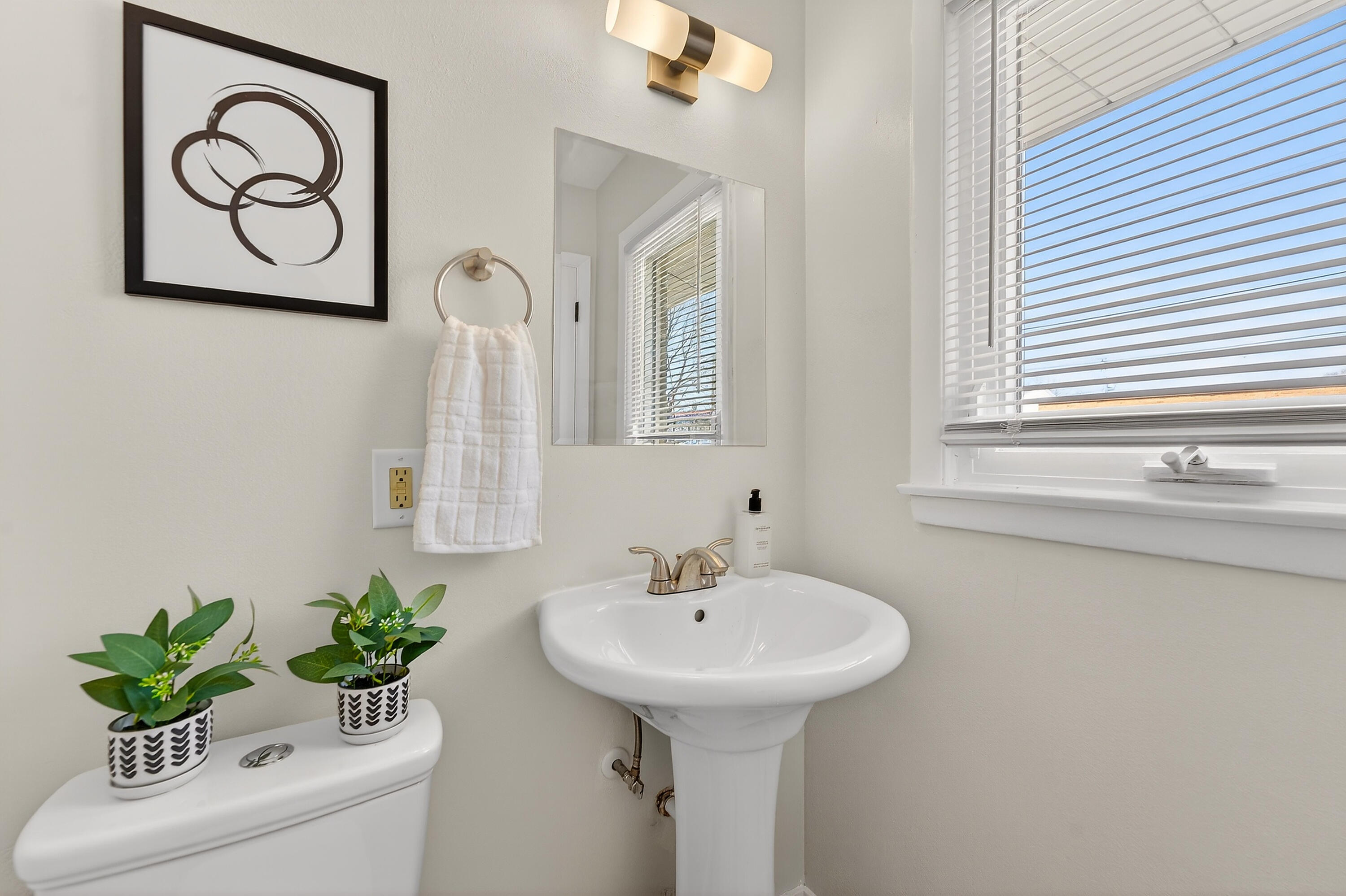 4648 South 14th Street Milwaukee, WI 53221 - Photo 18 of 30 Half Bathroom