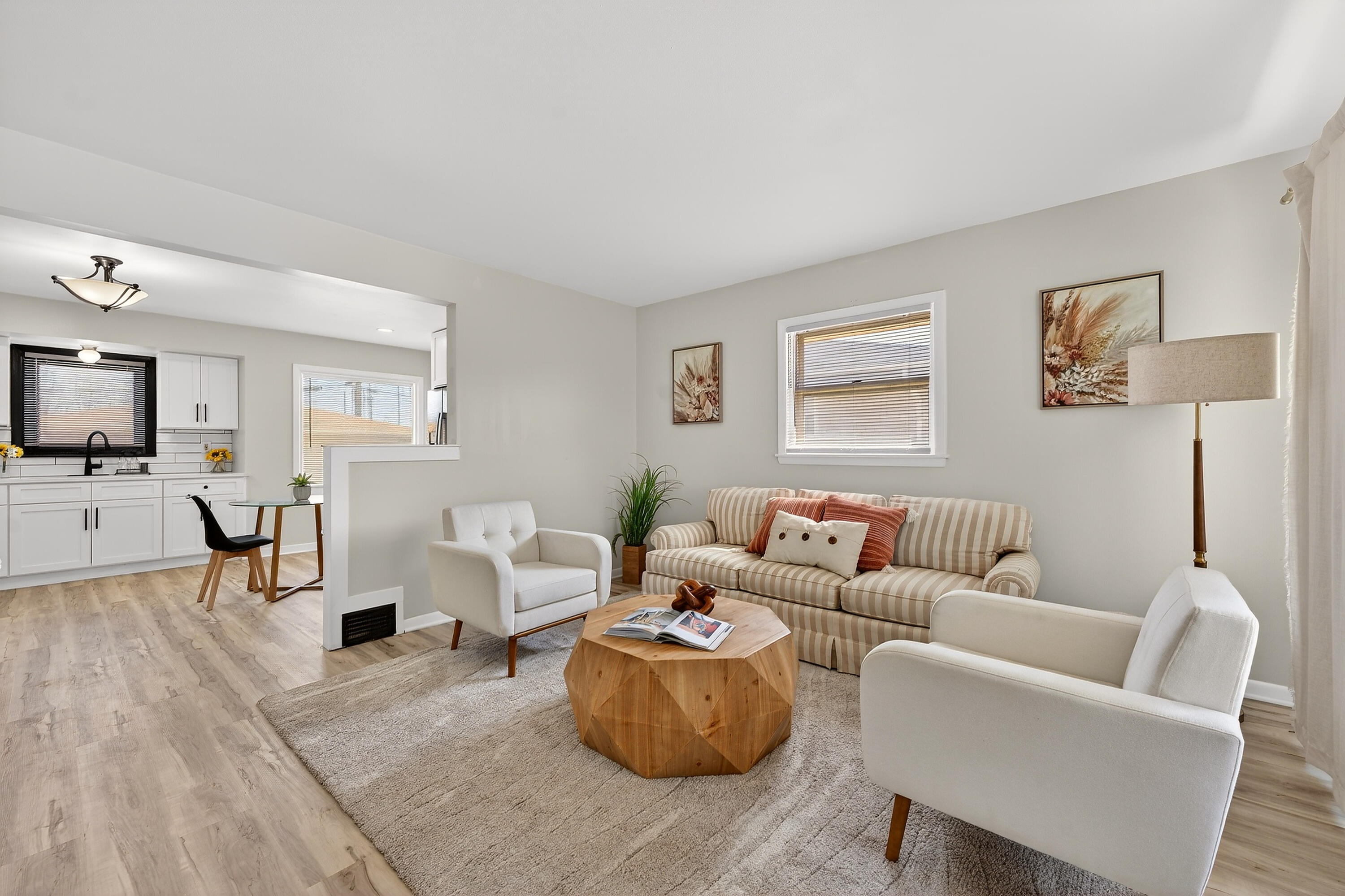 4648 South 14th Street Milwaukee, WI 53221 - Photo 2 of 30 Living Room