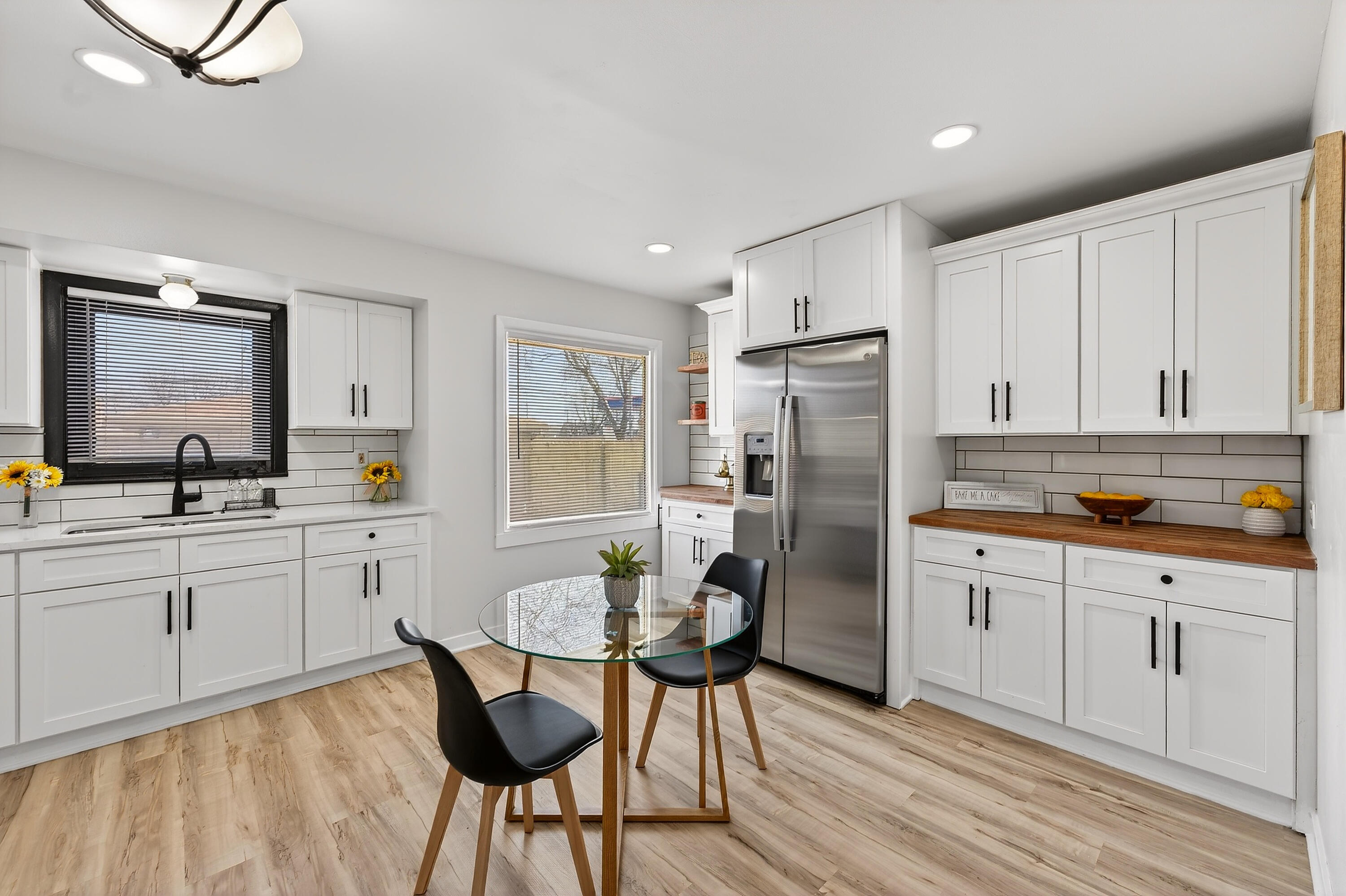 4648 South 14th Street Milwaukee, WI 53221 - Photo 6 of 30 Kitchen/ Dining Area