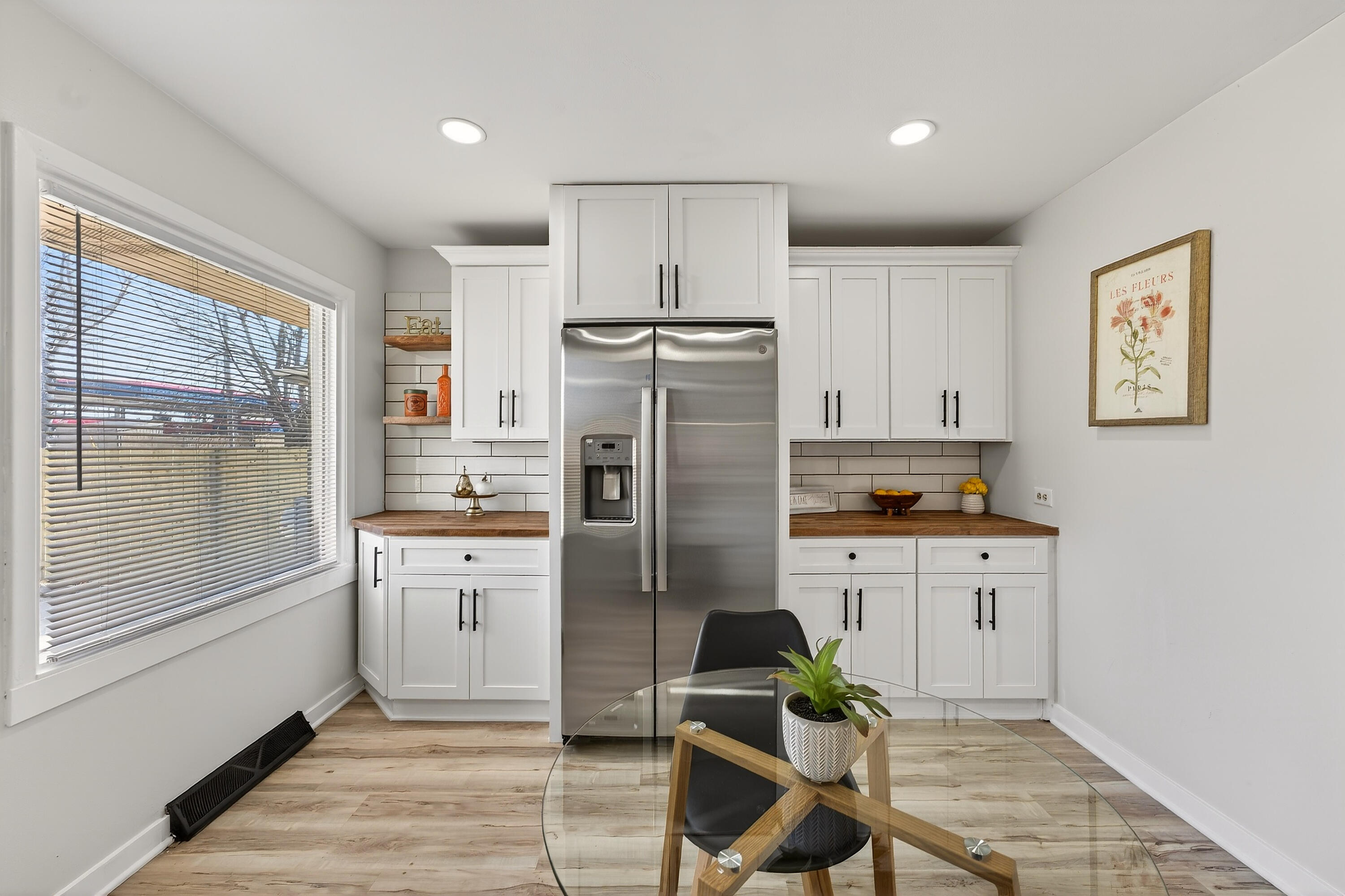 4648 South 14th Street Milwaukee, WI 53221 - Photo 9 of 30 Kitchen/ Dining Area