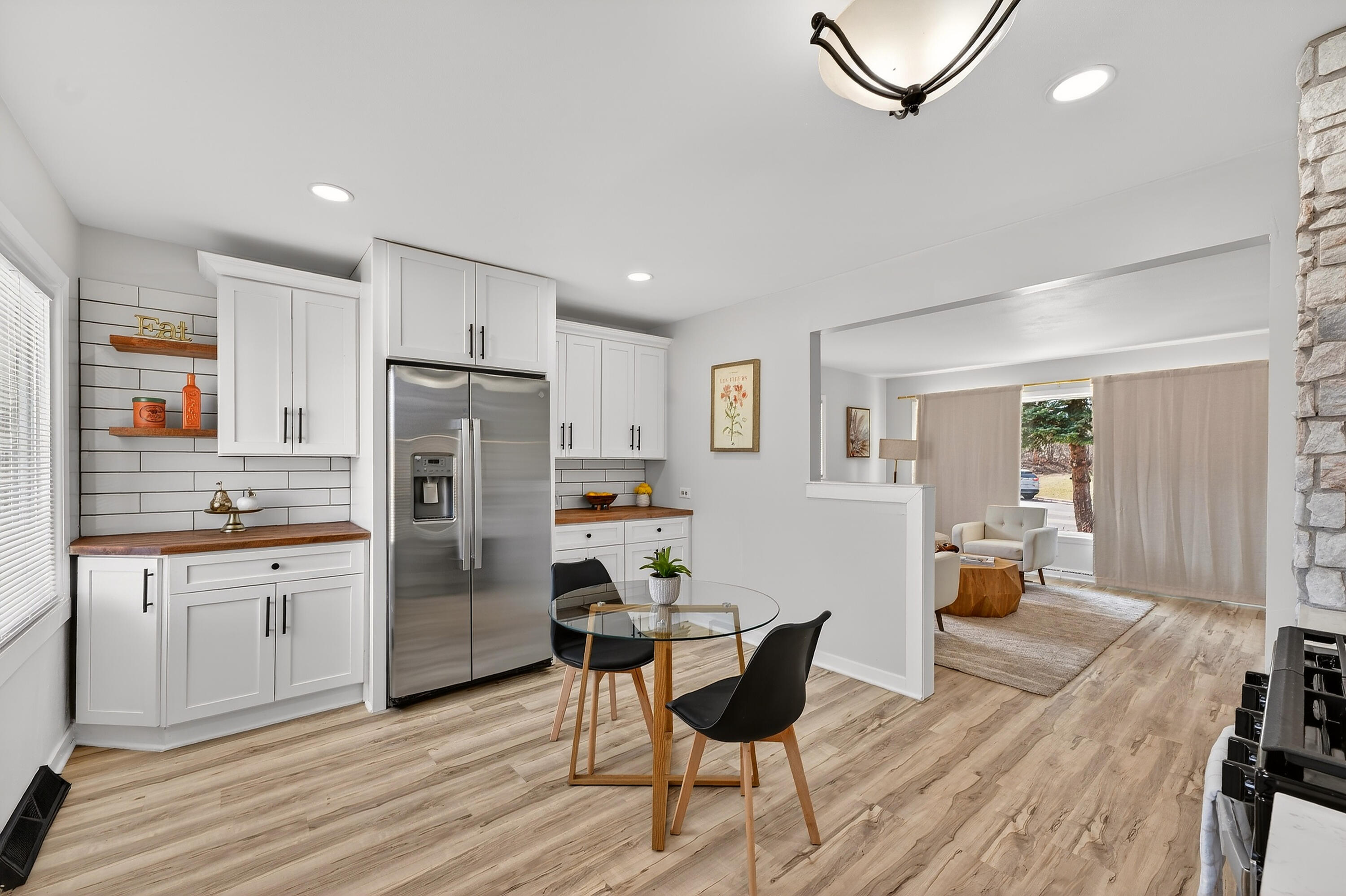4648 South 14th Street Milwaukee, WI 53221 - Photo 10 of 30 Kitchen/ Living Room
