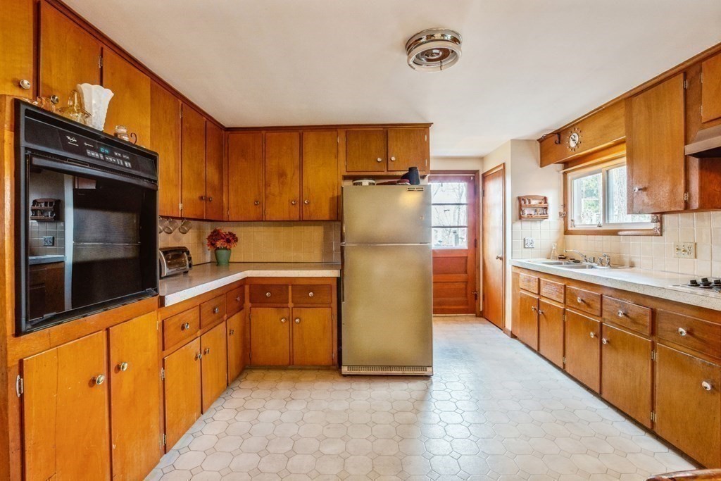 24 Westwood Road Webster, MA 01570 - Photo 16 of 40 Gallery Image 16