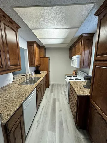 $1,675 | 8511 Westover Court, Unit 216, Granbury, TX 76049