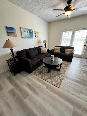 $1,675 | 8511 Westover Court, Unit 216, Granbury, TX 76049