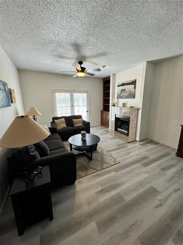 $1,675 | 8511 Westover Court, Unit 216, Granbury, TX 76049