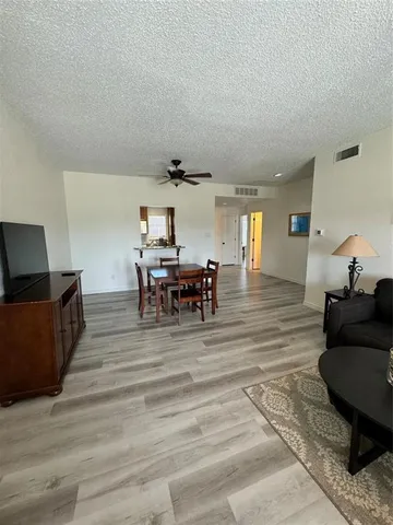 $1,675 | 8511 Westover Court, Unit 216, Granbury, TX 76049