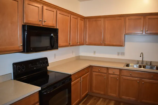 $2,200 | 39696 Rockcrest Lane, Northville, MI 48168