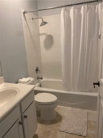 $2,400 | 2320 Water Oaks Lane, Unit 113, Vero Beach, FL 32962