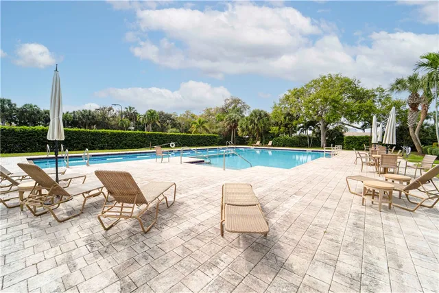 $2,400 | 2320 Water Oaks Lane, Unit 113, Vero Beach, FL 32962