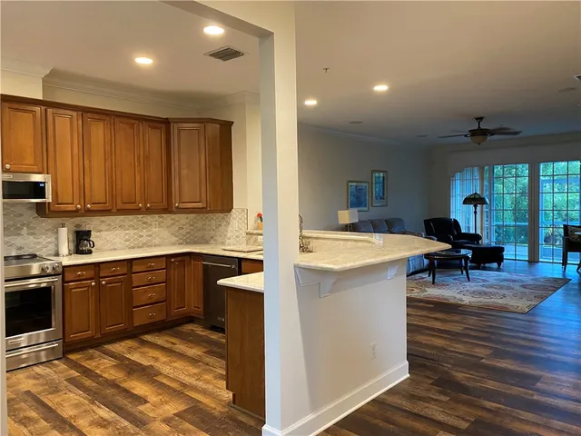 $2,400 | 2320 Water Oaks Lane, Unit 113, Vero Beach, FL 32962