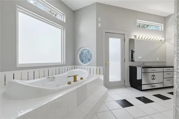 $995,000 | 16370 Northwest 130th Terrace, Platte City, MO 64079