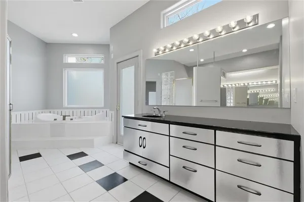 $995,000 | 16370 Northwest 130th Terrace, Platte City, MO 64079