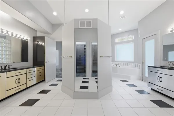 $995,000 | 16370 Northwest 130th Terrace, Platte City, MO 64079