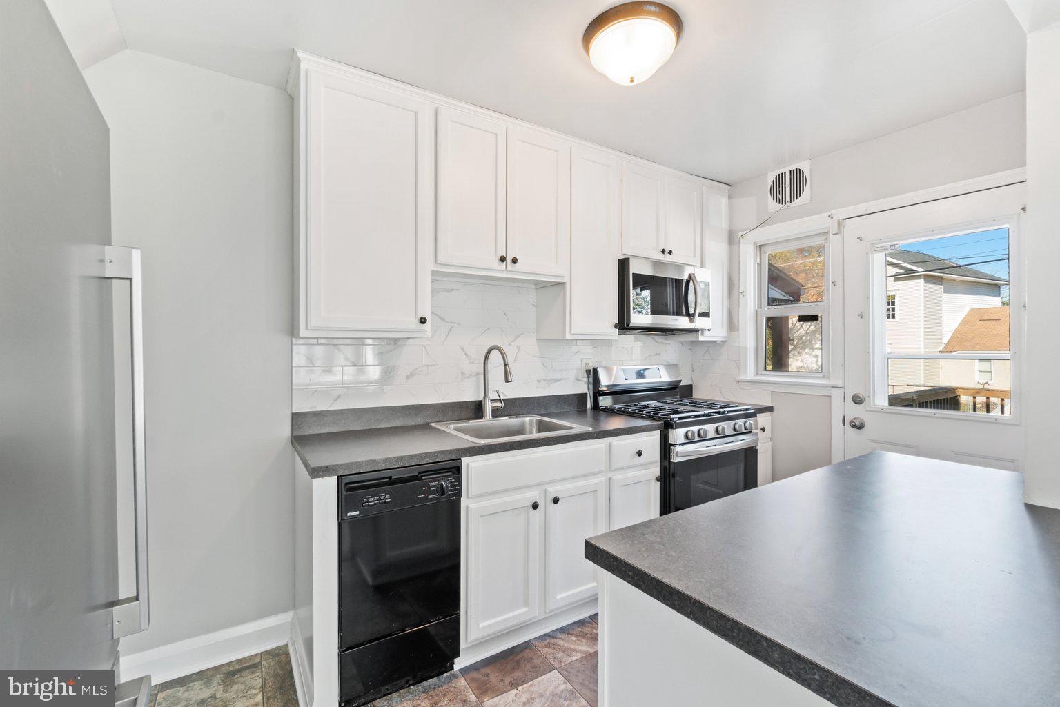 8426 Kavanagh Road Baltimore, MD 21222 - Photo 12 of 39