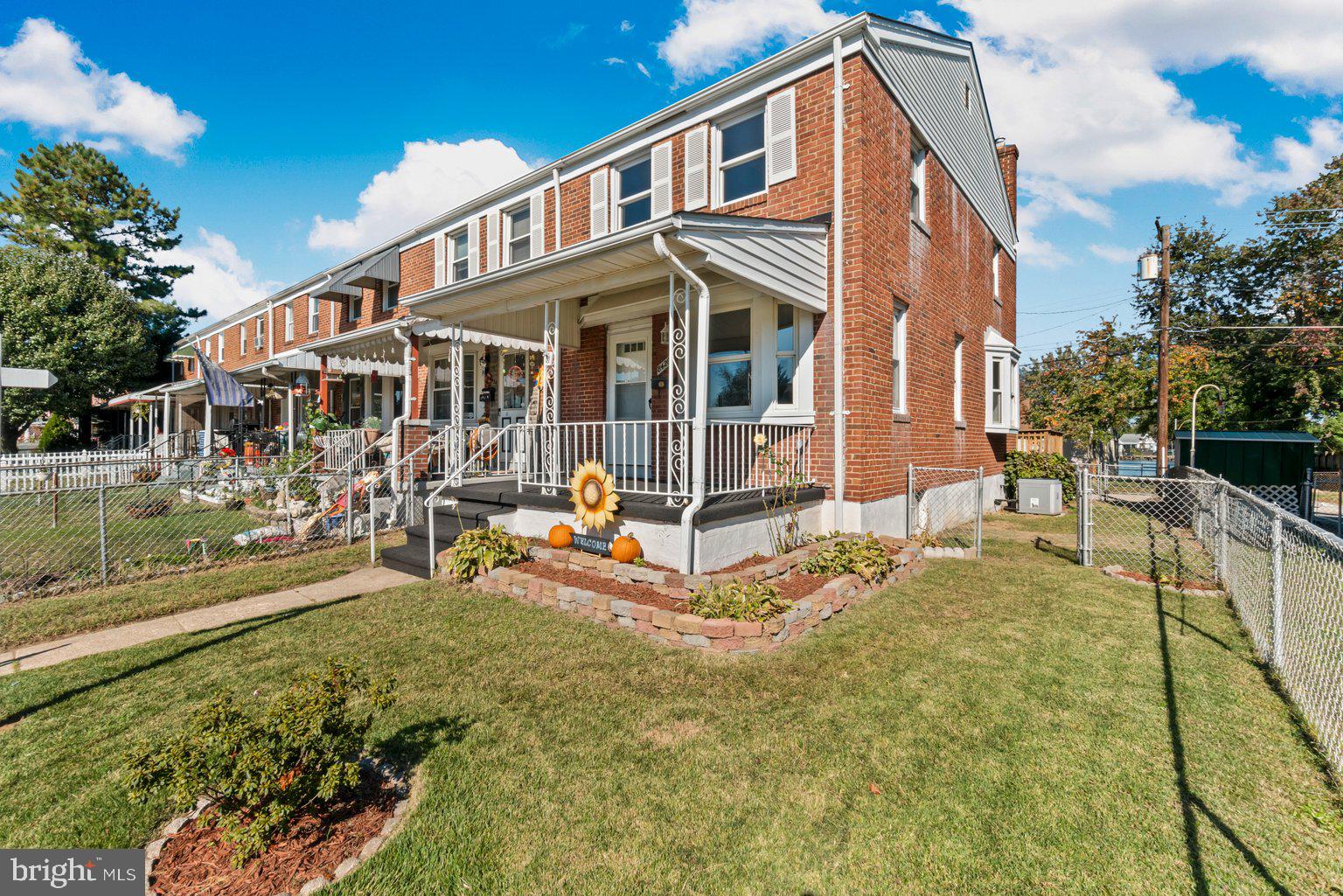 8426 Kavanagh Road Baltimore, MD 21222 - Photo 6 of 39 Spacious end of group with 2-car parking pad!