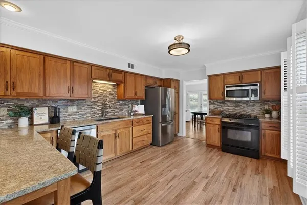 $585,000 | 7407 West 101st Terrace, Overland Park, KS 66212