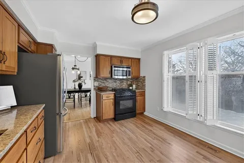 $585,000 | 7407 West 101st Terrace, Overland Park, KS 66212
