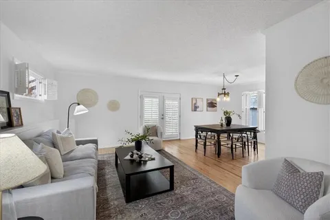 $585,000 | 7407 West 101st Terrace, Overland Park, KS 66212