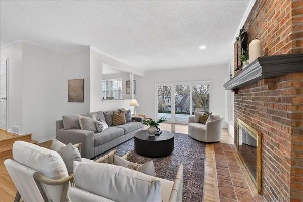 $585,000 | 7407 West 101st Terrace, Overland Park, KS 66212