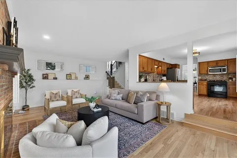 $585,000 | 7407 West 101st Terrace, Overland Park, KS 66212