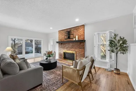 $585,000 | 7407 West 101st Terrace, Overland Park, KS 66212