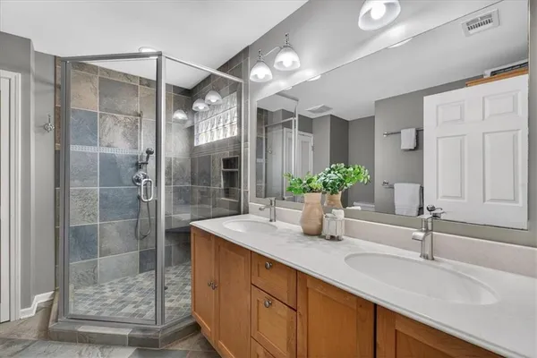 $585,000 | 7407 West 101st Terrace, Overland Park, KS 66212