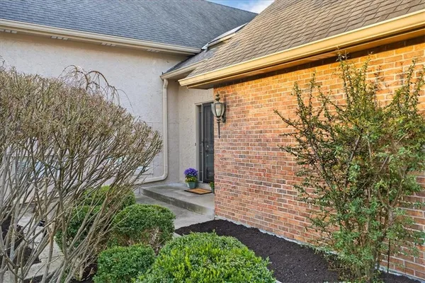 $585,000 | 7407 West 101st Terrace, Overland Park, KS 66212