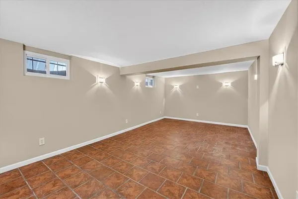 $585,000 | 7407 West 101st Terrace, Overland Park, KS 66212