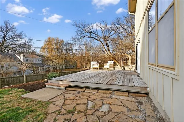 $585,000 | 7407 West 101st Terrace, Overland Park, KS 66212