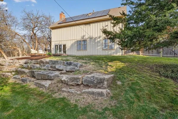 $585,000 | 7407 West 101st Terrace, Overland Park, KS 66212