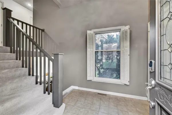 $585,000 | 7407 West 101st Terrace, Overland Park, KS 66212