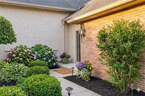 $585,000 | 7407 West 101st Terrace, Overland Park, KS 66212