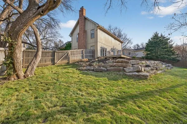 $585,000 | 7407 West 101st Terrace, Overland Park, KS 66212