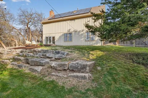 $585,000 | 7407 West 101st Terrace, Overland Park, KS 66212