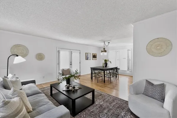 $585,000 | 7407 West 101st Terrace, Overland Park, KS 66212