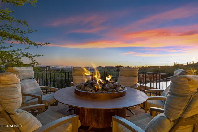 a view of a back yard of the house