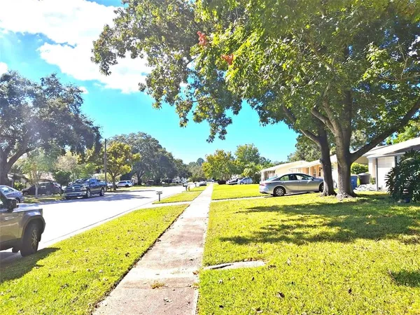$1,850 | 2812 Dovewood Street, Clearwater, FL 33759